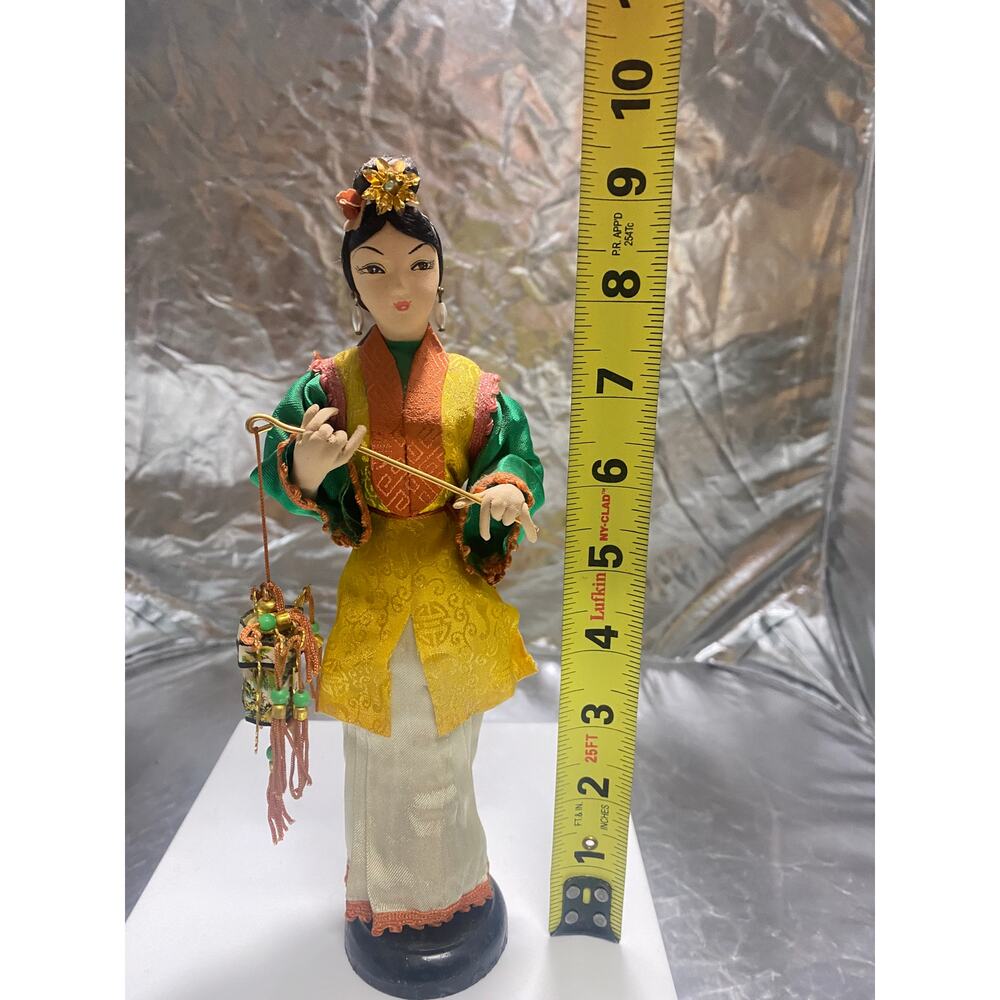 Vintage Asian Geisha Doll Holding Landern 1950s Collectible - Picture 2 of 6